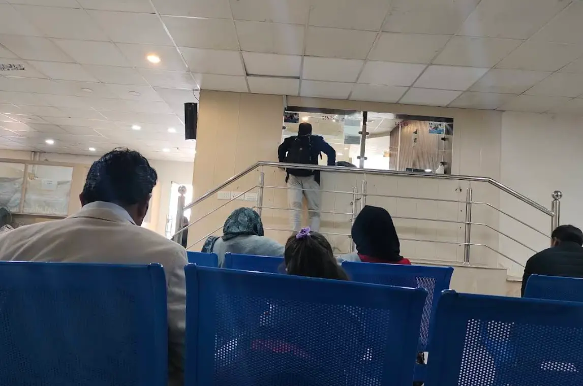 waiting area of gujrat bus station