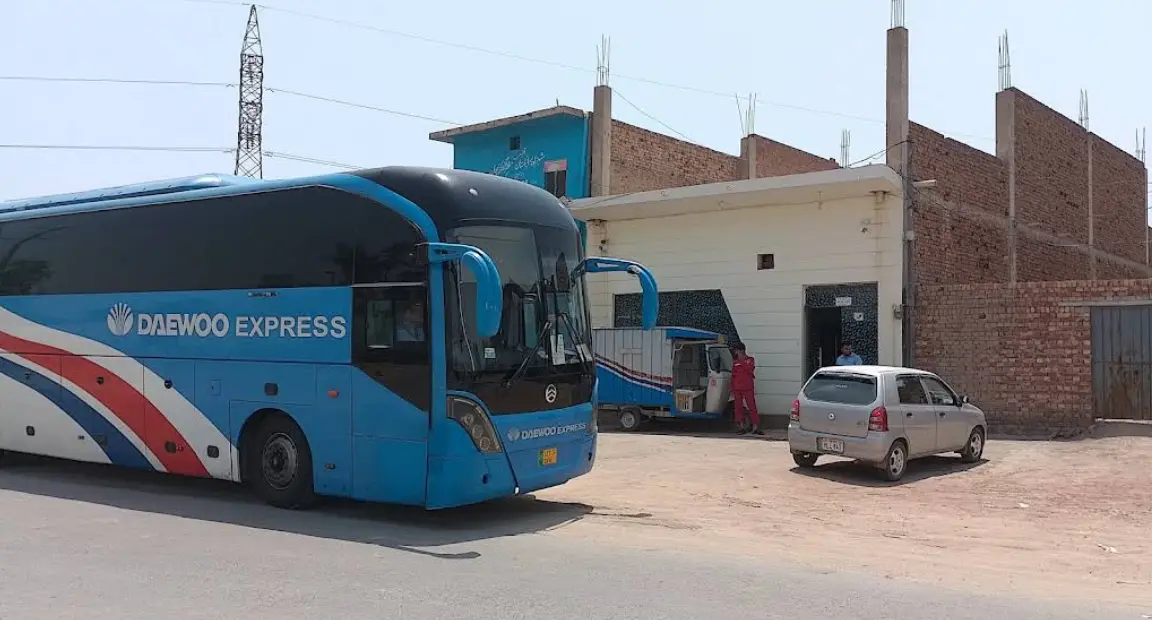 daewoo bus terminal in muzaffargarh