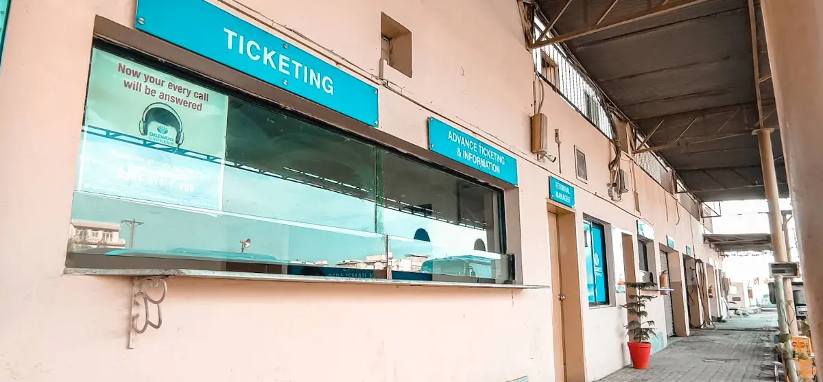 ticket counter di khan bus stand